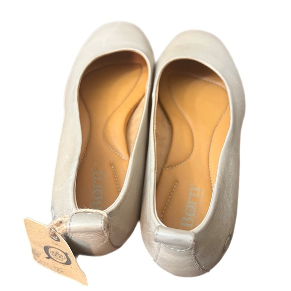Born Beca Leather Upper Rubber Outsole Beige Ballet Flat Size 9.5 GUC - Picture 2 of 6
